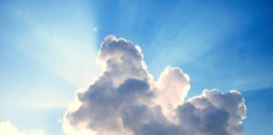 Lucht wolk zonneschijn