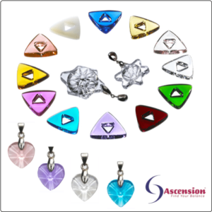 Ascension kaart trekken achterkant - 12 glazen driehoeken en 4 glazen hartjes in verschillende kleuren plus 2 glazen 6 puntige stervormen
