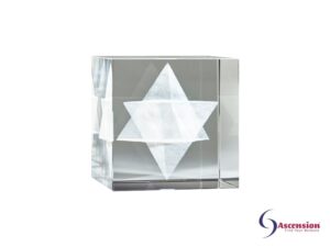 Merkaba cube ascension een geënergetiseerde glazen kubus met gelazerde MerKaBa erin